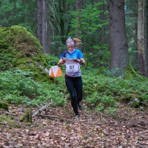 Světový pohár v orientačním běhu 2026: Bronz Terezy Rauturier a pět Češek v top 20. Závod na dlouhé trati ve Vyšším Brodě přinesl domácímu týmu skvělé výsledky. Foto: Petr Háp