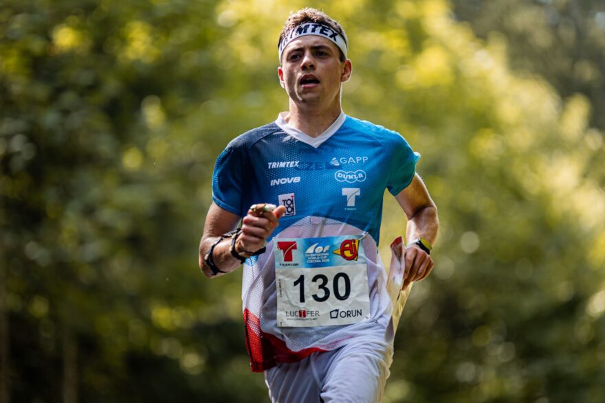 Světový pohár v orientačním běhu 2026: Bronz Terezy Rauturier a pět Češek v top 20. Závod na dlouhé trati ve Vyšším Brodě přinesl domácímu týmu skvělé výsledky