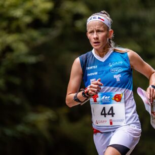 Světový pohár v orientačním běhu 2026: Bronz Terezy Rauturier a pět Češek v top 20. Závod na dlouhé trati ve Vyšším Brodě přinesl domácímu týmu skvělé výsledky