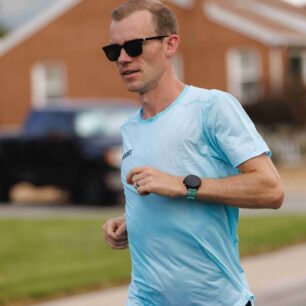 SUUNTO UVÁDÍ NA TRH MODEL RUN 2: BĚŽECKÉ HODINKY SPOLU S NOVÝM INTELIGENTNÍM HRUDNÍM PÁSEM SUUNTO SMART HEART RATE BELT 2