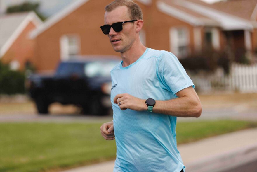 SUUNTO UVÁDÍ NA TRH MODEL RUN 2: BĚŽECKÉ HODINKY SPOLU S NOVÝM INTELIGENTNÍM HRUDNÍM PÁSEM SUUNTO SMART HEART RATE BELT 2