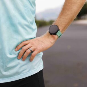 SUUNTO UVÁDÍ NA TRH MODEL RUN 2: BĚŽECKÉ HODINKY SPOLU S NOVÝM INTELIGENTNÍM HRUDNÍM PÁSEM SUUNTO SMART HEART RATE BELT 2